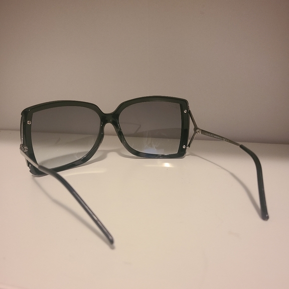 Gucci Sunglasses - Picture 3 of 9